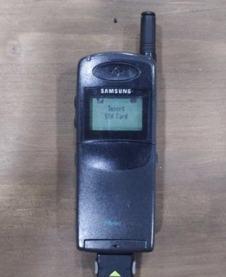 EF_Nieto's tweet photo. @SamsungEspana @IbaiLlanos #SamsungXIbai #BFSamsung 

Tengo esta reliquia familiar por casa, no soporta Clash Royale pero la batería dura mes y medio y hay que reconocer que la antena le da su punto. https://t.co/DpqpPpHxkY