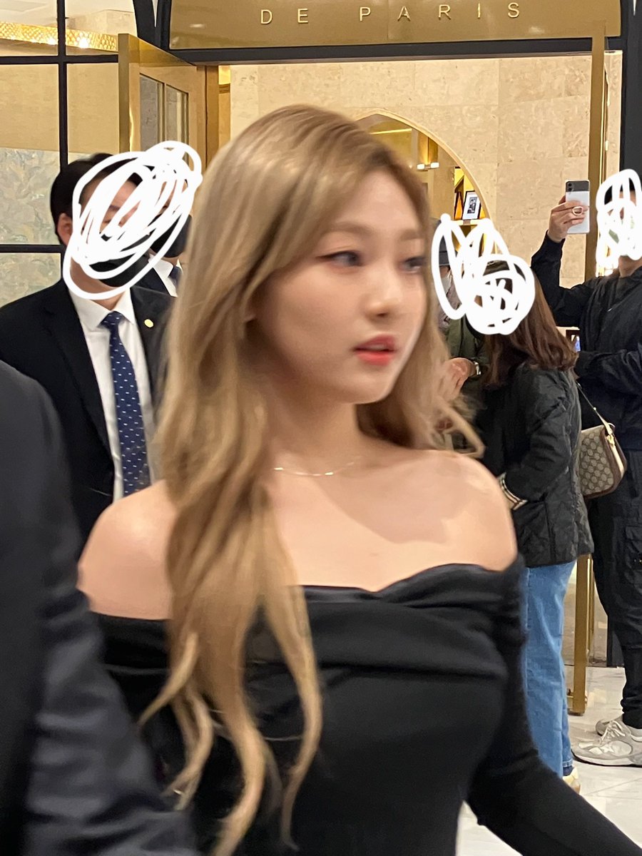 young4575's tweet photo. 내 친구가 잠실에서 에스파 봤었대요..
윈터는 보폭이 너무 커서 못찍었구 너무 예쁘대요뀨ㅠㅠㅠㅠㅠㅠㅠㅠㅠ https://t.co/Q5yPADGX1c