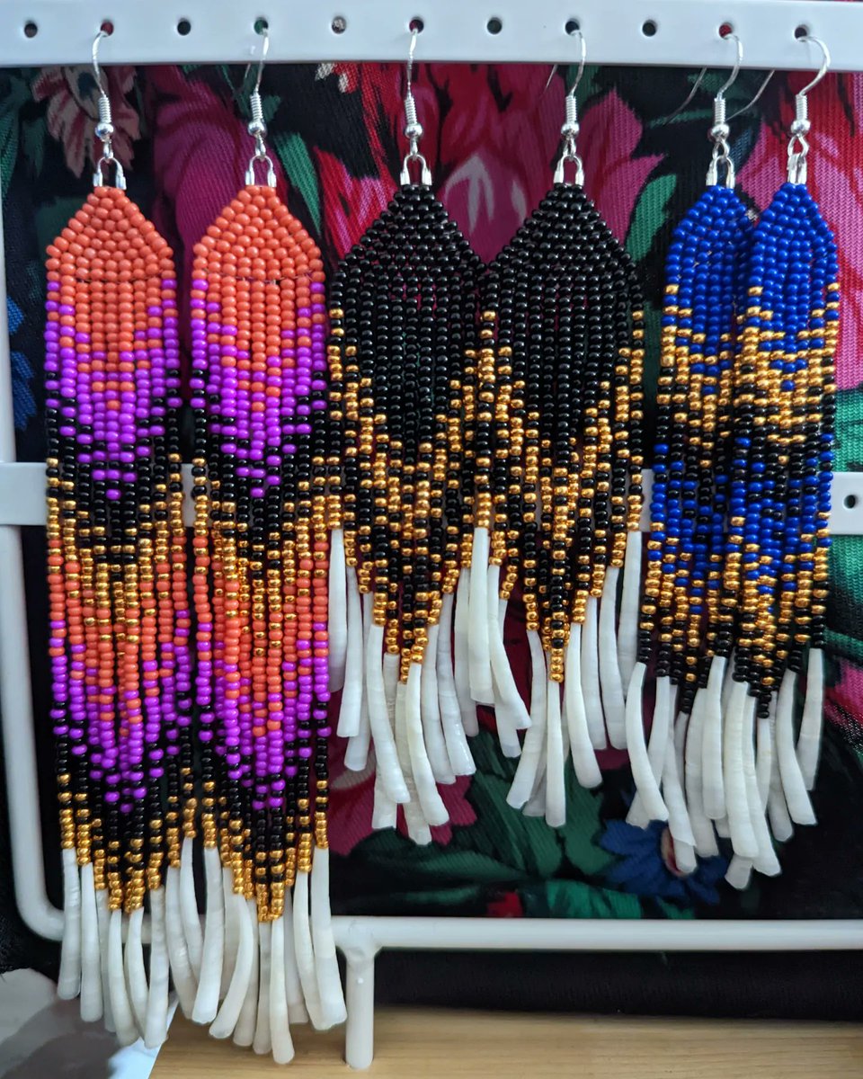 Newest dentalium pieces 😍 love how these all turned out 💓 #dentalium #beadedearrings #fringeearrings #indigenous