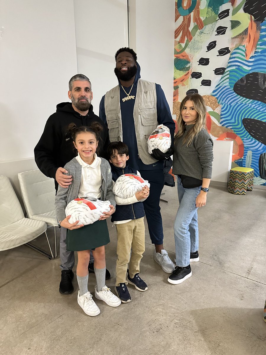 agent_sank's tweet photo. Also would like to shed some like on @Ravens @Sharpe_Theory @RavensCommunity donating back to the Community of Baltimore this Thanksgiving https://t.co/nlehhKuRCy