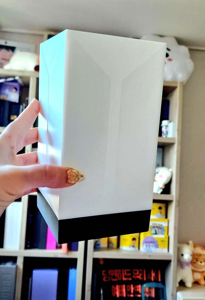 kurisutiisama's tweet photo. Since Weverse decided to crash on everyone, I'm going to do a giveaway on this Mood Light that I already have with some extra surprise goodies. 
💜, RT, Follow. Until December 24th. 

Please check T&amp;C below: https://t.co/lKoZG6Wvg2