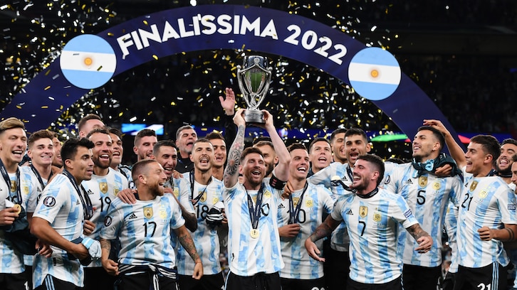 Che ya se olvidaron de los 36 partidos invictos, de la copa américa en Brasil, de la finalisima, del grupo q se formó?
El que se baja ahora es porq nunca estuvo arriba.
SIEMPRE