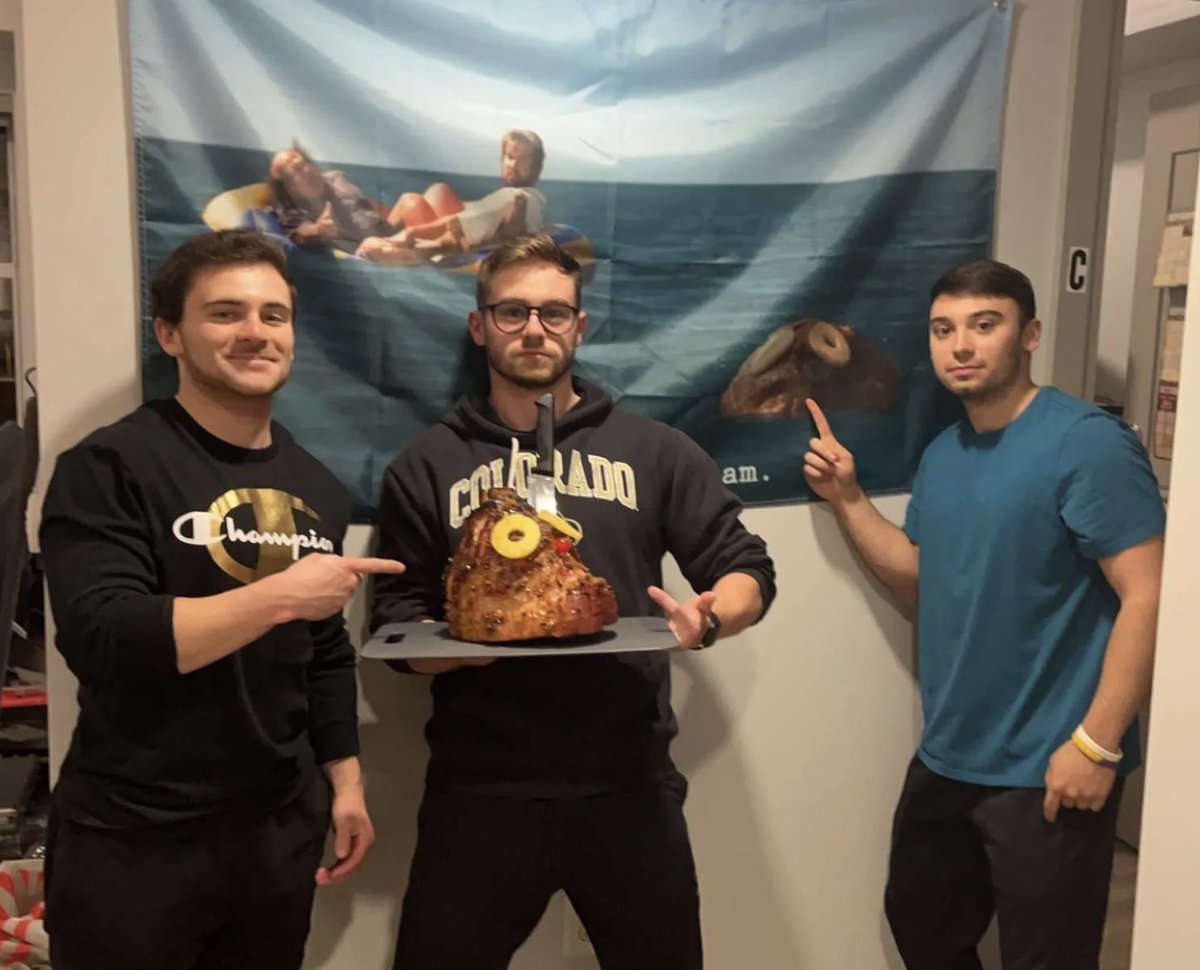 JoeyScelza's tweet photo. We win thanksgiving @RMcElhenney @alwayssunny @TheSunnyPodcast https://t.co/stsPkupN0l