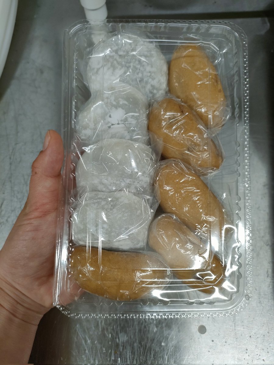 おはようございます☀新井です😁

今日のフォロワー様サービスは、厚切り煮バラ🌹🐷

今日も気持ちいい天気ですね✨お客様に差し入れ頂きました😋
こっそり１番ノリで食べました(笑)ありがとうございます💞

皆様のご来店、心よりお待ちしております！！