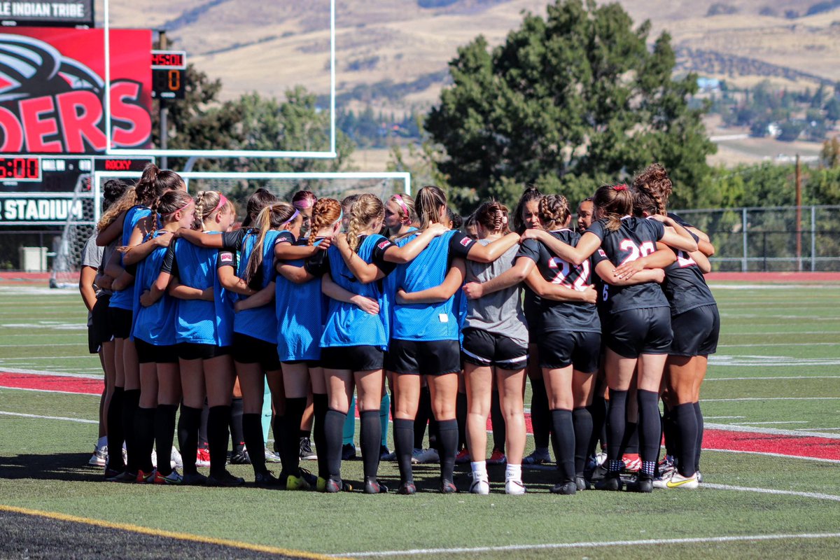 Happy Thanksgiving from Raider women’s soccer! 🦃🍽️🍁💛

#Blessed #Family