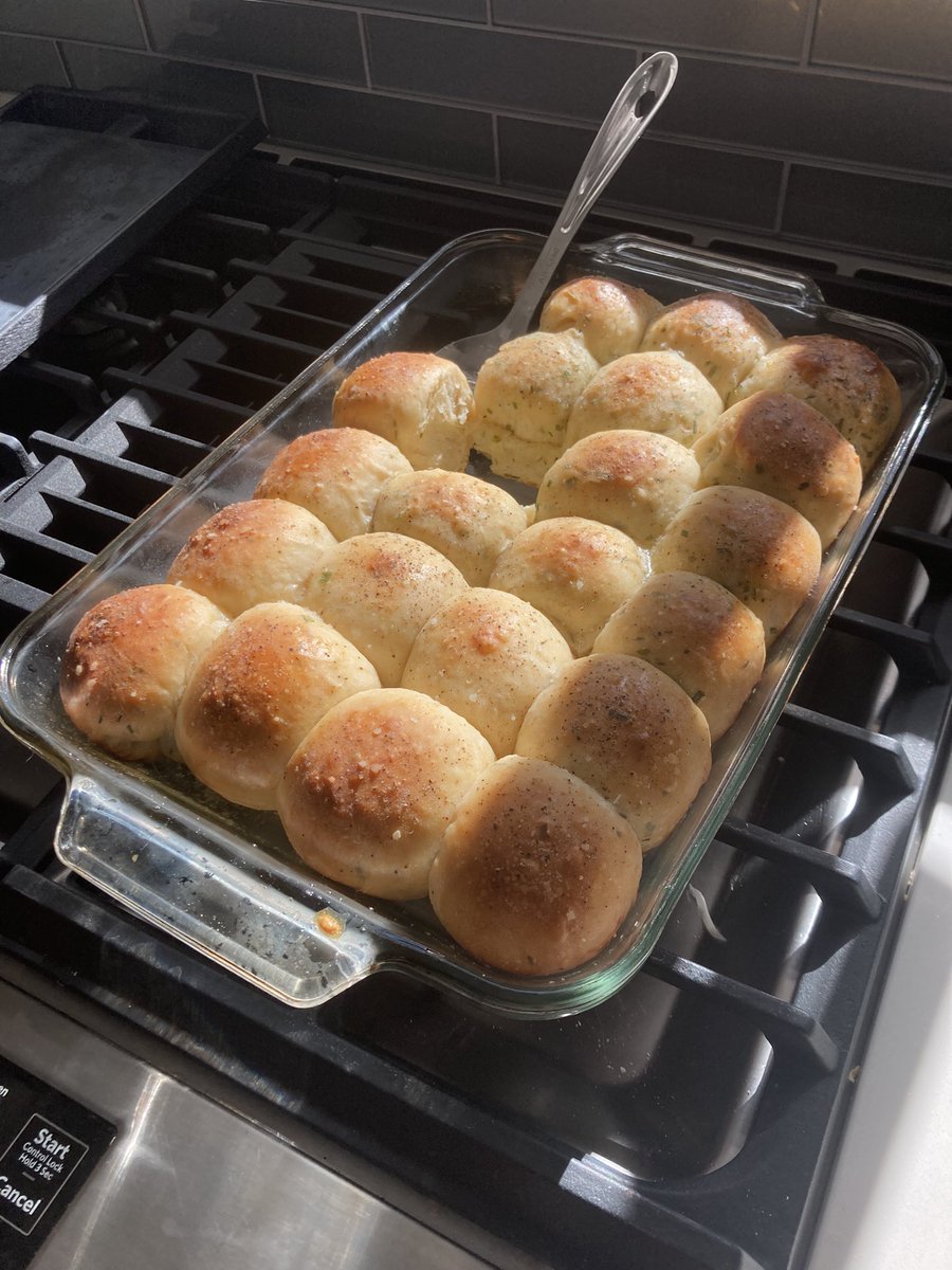 j_schecter's tweet photo. @rainbowrowell Glamour shot the sour cream and chive pull apart rolls https://t.co/sK53E8UbyW
