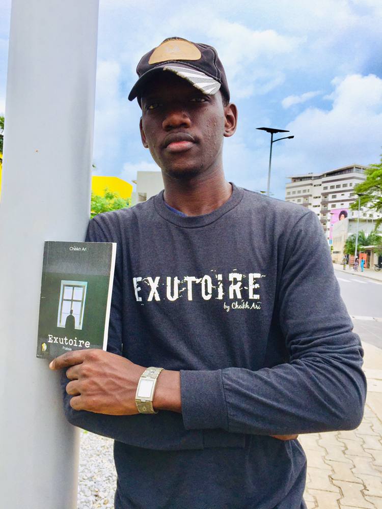 dealeurdepapaye's tweet photo. J'ai envie d'offrir 10 exemplaires du livre #Exutoire de l'auteur @cheikhari à des jeunes ados. Mais je n'en ai pas les moyens. L'unité étant à 4000 FCFA. Cela me ferait une joie d'y arriver.
Merci de m'aider à réaliser cet exploit !
#RtsApprécies
#TT229 https://t.co/UUKoUcrevl