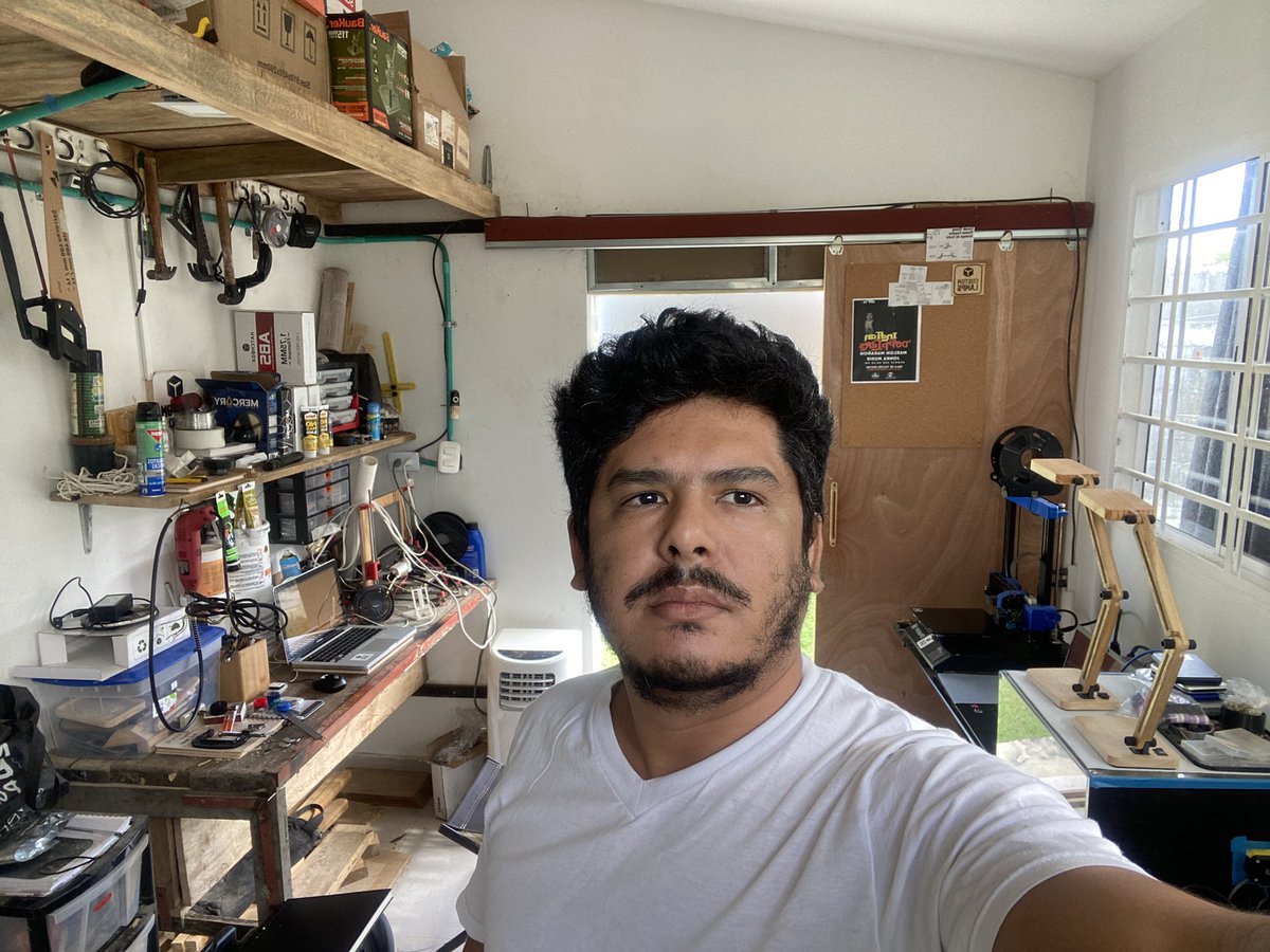 gabspath's tweet image. En el taller, terminando unas lámparas #foxalien #lamps #cnc #atrillerygenius