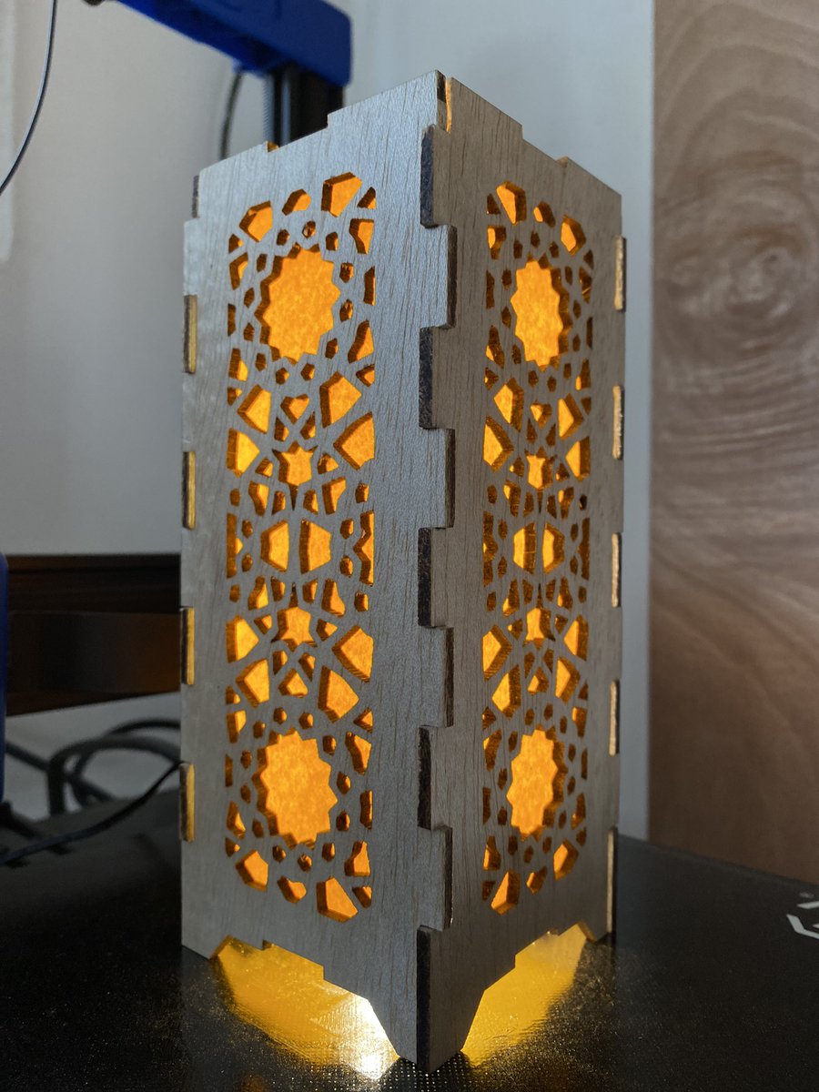 gabspath's tweet image. En el taller, terminando unas lámparas #foxalien #lamps #cnc #atrillerygenius