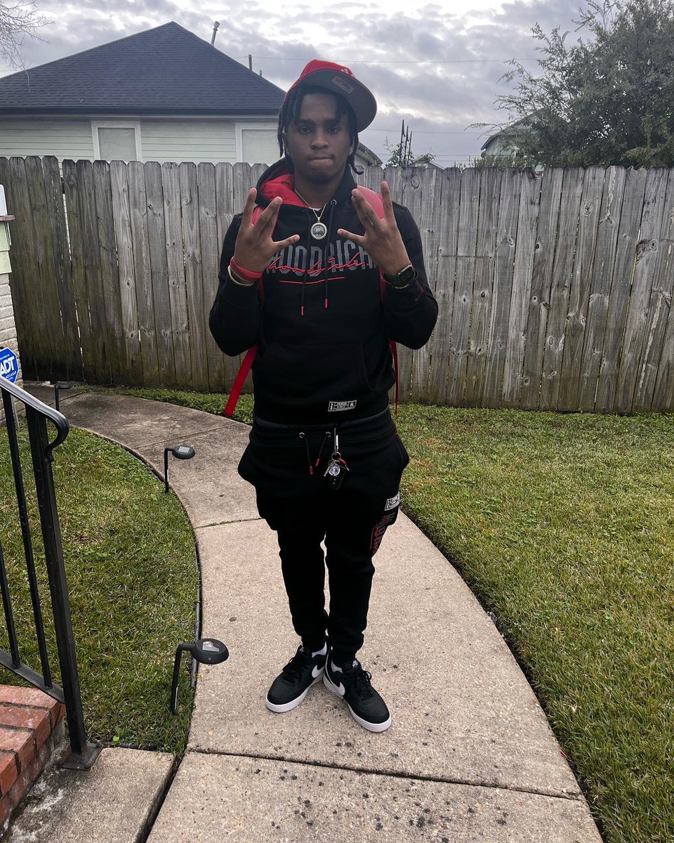 Will_Poole3rd's tweet photo. I’m gone carry on because I’m strong I love you Pops💯🙏🏾 #GodGoldenChild #MyfatherKeeper #addictionmatters https://t.co/NFAX9Cn5dI