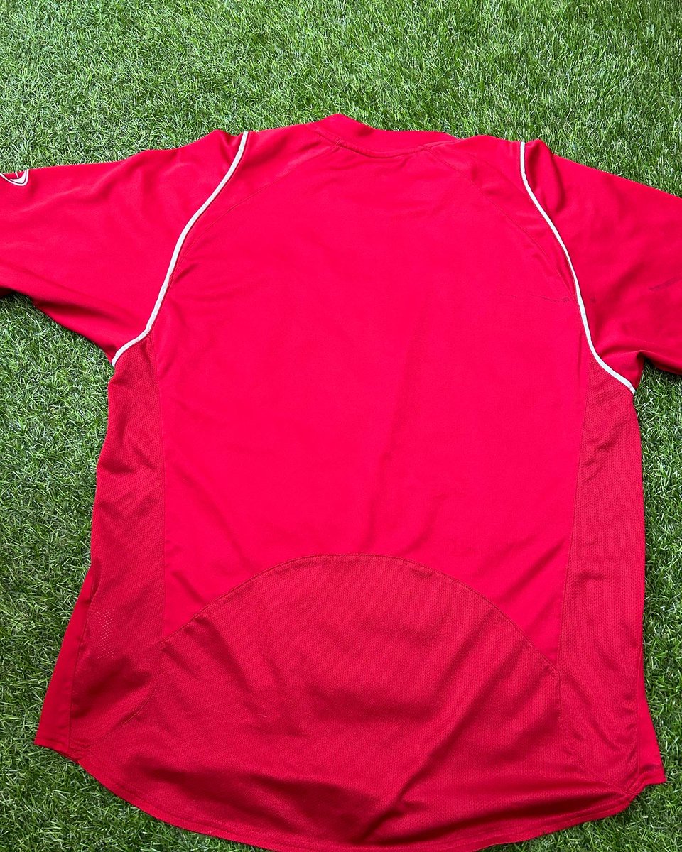 BinsNi's tweet photo. Aberdeen FC 2005-06 Nike home shirt 

Size Large

£20

Free UK delivery 📦 https://t.co/xd5Km1tlnV