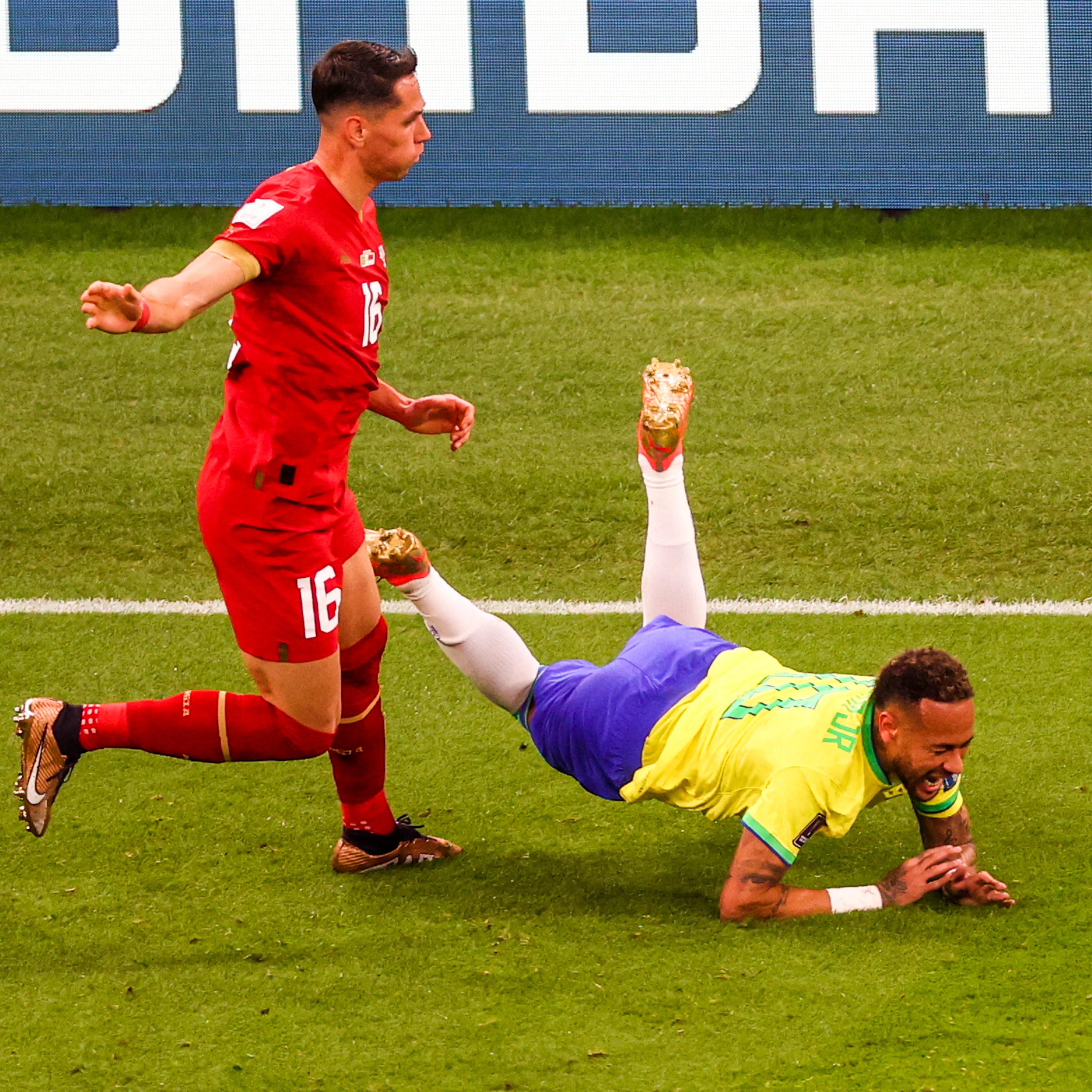 b-r-football-on-twitter-neymar-was-fouled-nine-times-against-serbia