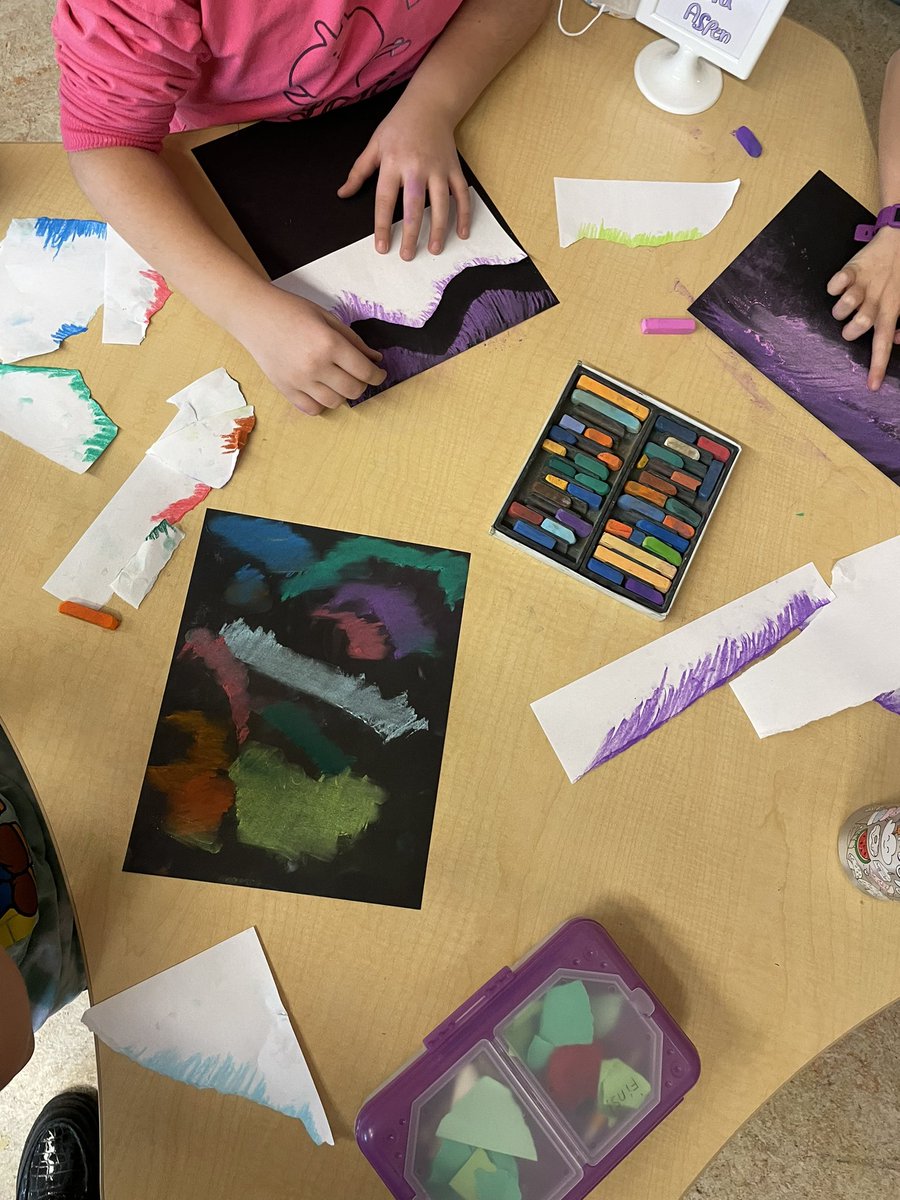 glendale_ardern's tweet photo. Recreating the Northern Lights with chalk pastels. We love art! https://t.co/pSZ72dxDqx