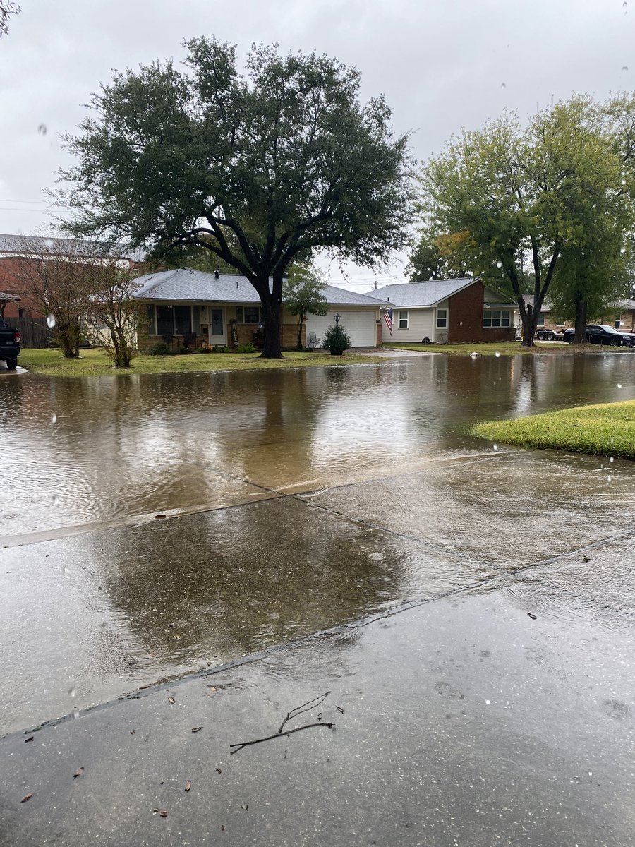 espeinyoface's tweet photo. @SpaceCityWX @mattlanza Deer park - we are feeling it https://t.co/rRU0PA7ft7