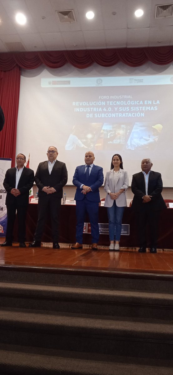 SINDICATOCERUTI's tweet photo. 23-11-22 Presentes en el “FORO INDUSTRIAL: REVOLUCIÓN TECNOLÓGICA EN LA INDUSTRIA 4.0 Y SUS SISTEMAS DE SUBCONTRATACIÓN” organizado por nuestra federación FETRIMAP - CGTP ✊🏻✊🏻 https://t.co/AHy4CWzpvU