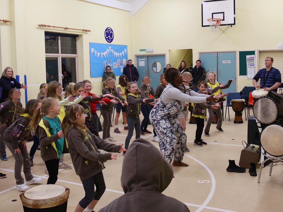 GGHambledon's tweet photo. This week, 1st Witley Brownies enjoyed African drumming and dancing with Kairo Kafo (Djembe Drum and dance workshop).

The leaders said it was very noisy but lots of fun! 

@Guiding_LaSER @Girlguiding 

#DjembeDrumming #AfricanDance #Girlguiding #Brownies #Witley #WitleySurrey https://t.co/cNCEvlzxIm