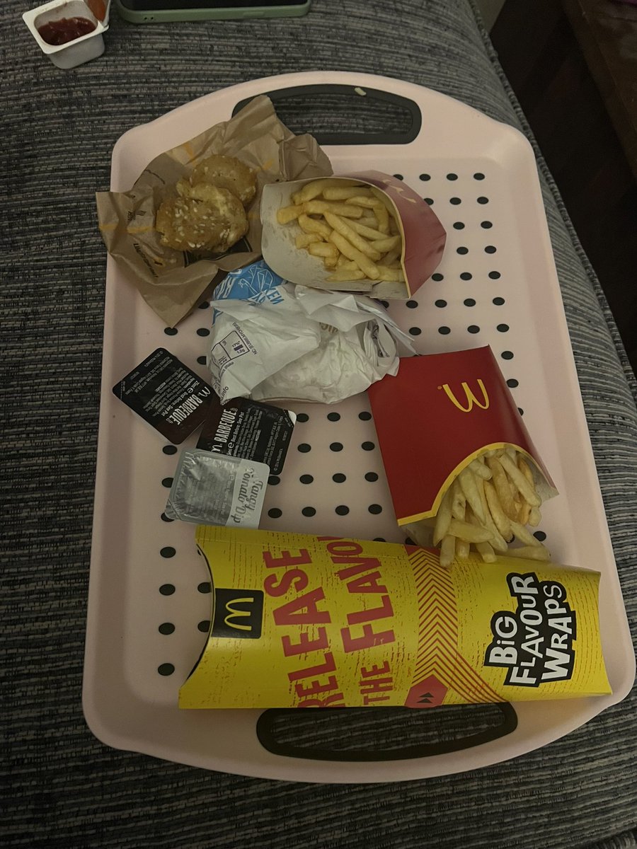 Leo hall tweet media