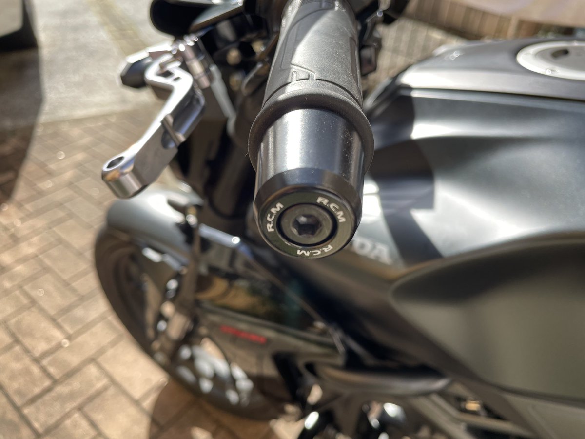 takemaruburari's tweet photo. cb250r ハンドルバー交換
ハリケーンBMコンチ3型
バーエンド交換
acサンクチュアリ
RCM concept ミドルウエイトバーエンド

バーエンド位置最適化の為
穴位置変更

#cb250r
#ハリケーン
#bmコンチ3型
#acサンクチュアリ https://t.co/lgeGOrcq5D