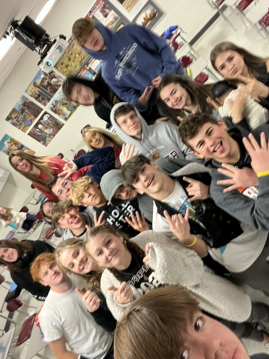 _spencerpayton's tweet photo. wanted to do this on thanksgiving- thankful for my family, freshmen/co-FMPs, and my best friends! #FMPGratitude https://t.co/qnuqbRITDX