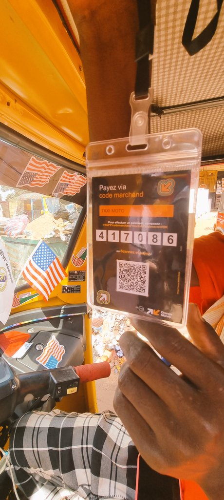diantybarry's tweet photo. Payer vos déplacements via le paiement marchand d'@OrangeMoneyGN
Simple, Sécurisé et Rapide. @AKarim_Bangoura
Transport #bonbona (Namasté), #taximoto via Orange Money 👌❤️
Team #OFMG 👌🚴👌…
#Avancons
#orangemoney #transport #taxi https://t.co/5Cz5Ixx0l1