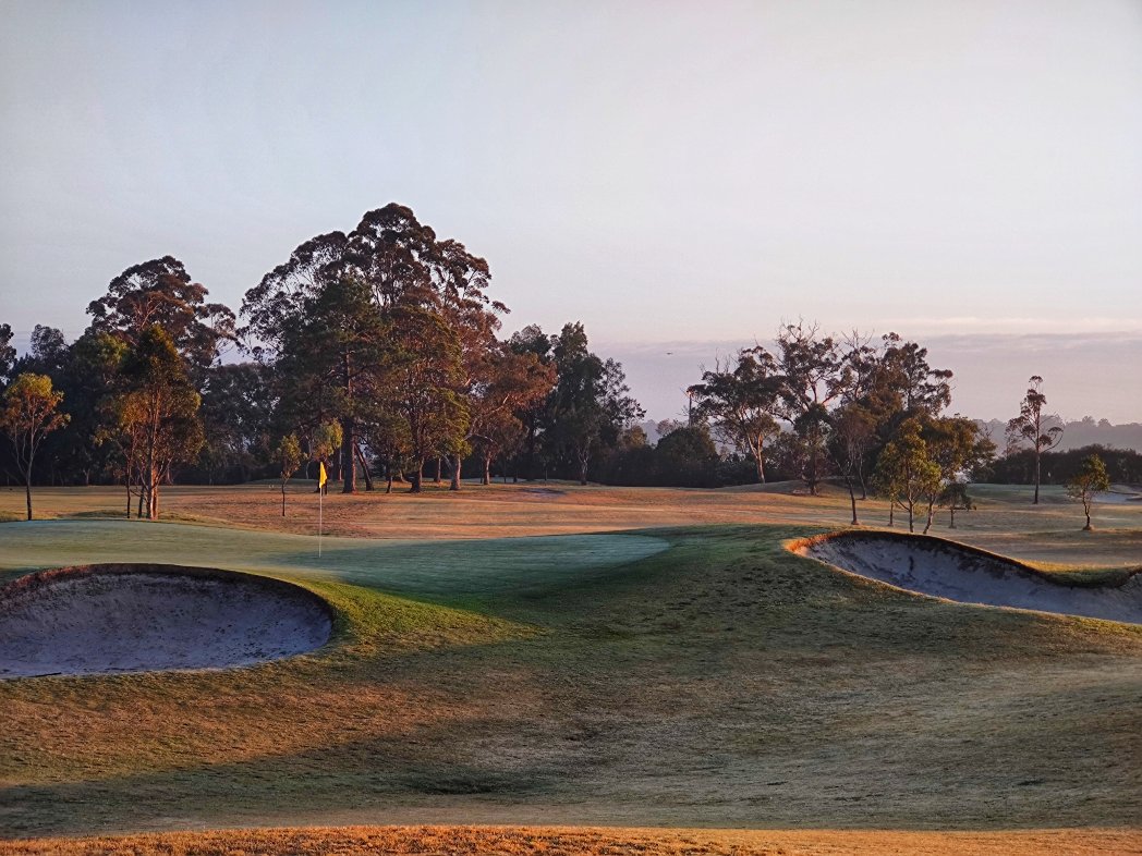 Holes that aren't holes. Looking back from North Turramurra's 10th green to the 9th tee to make a drivable par 4 #holesthatarentholes  #golfsydney #sydneygolf  #publicgolf #ゴルフ #golf #golfcourse #ゴルフ場 #par4 #kuringgai #golflife #golfers