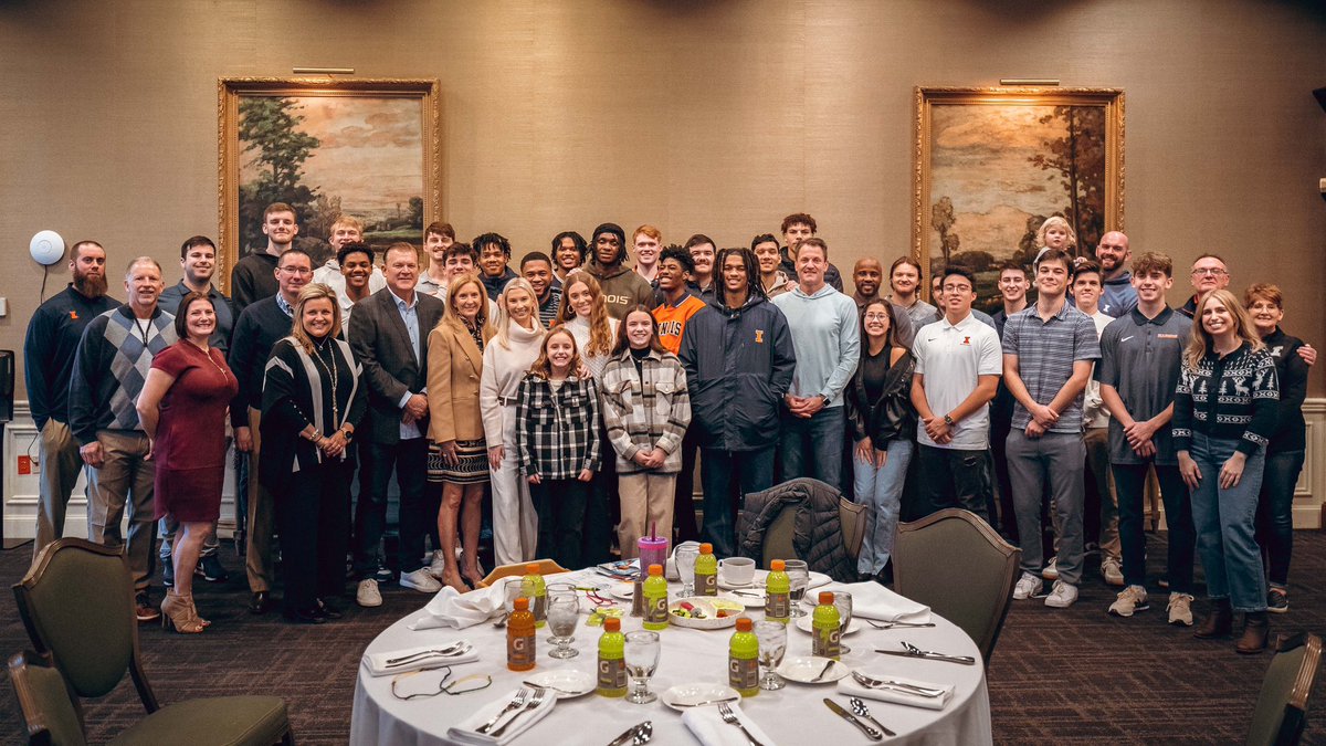 Always thankful for family. Happy Thanksgiving from Illinois Basketball!
