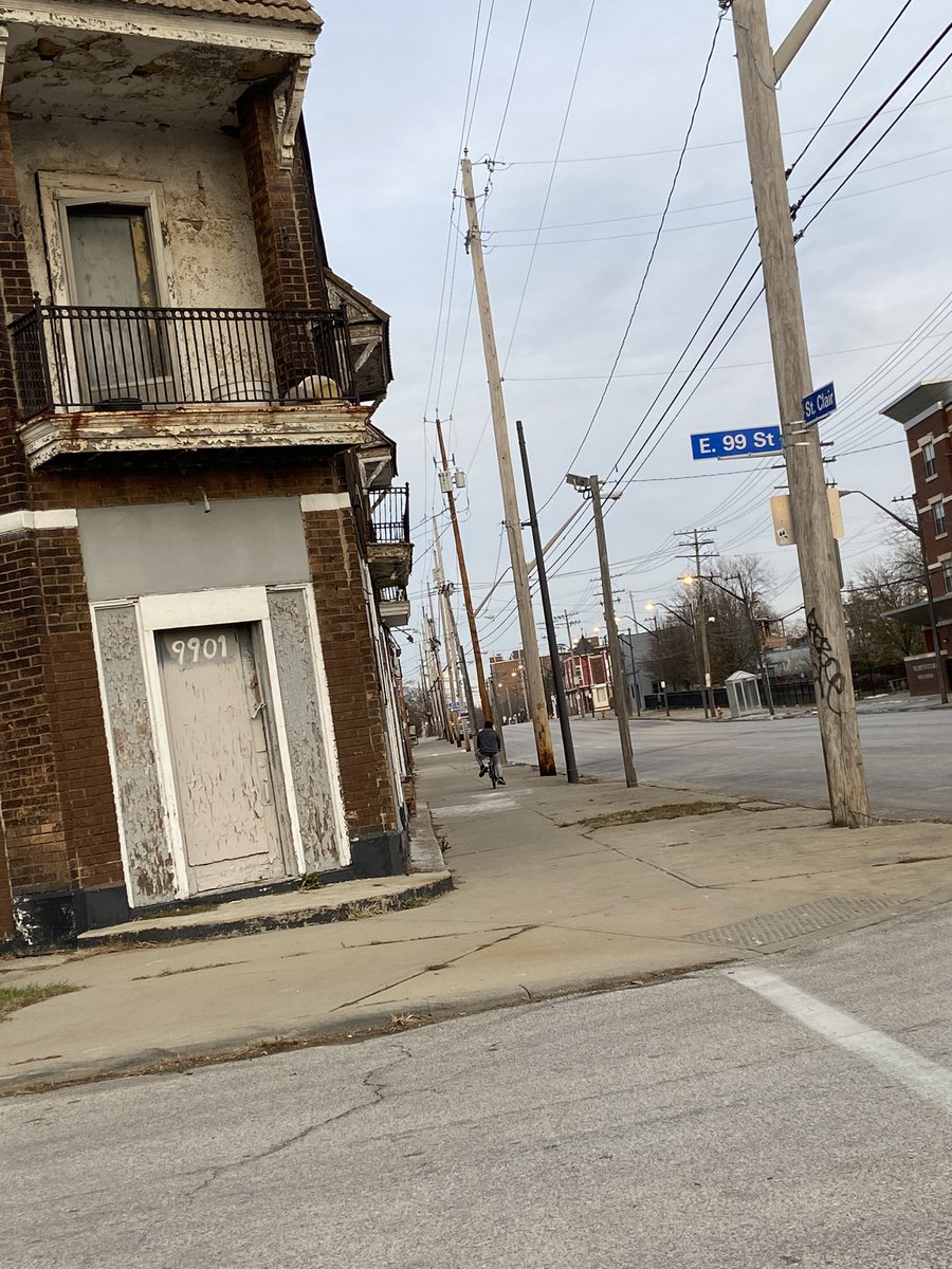 JCJ3Jr's tweet image. Happy Thanksgiving from E99 and StClair. @iamKrayzieBone @ThisIsBizzyBone @LayzieBTNH