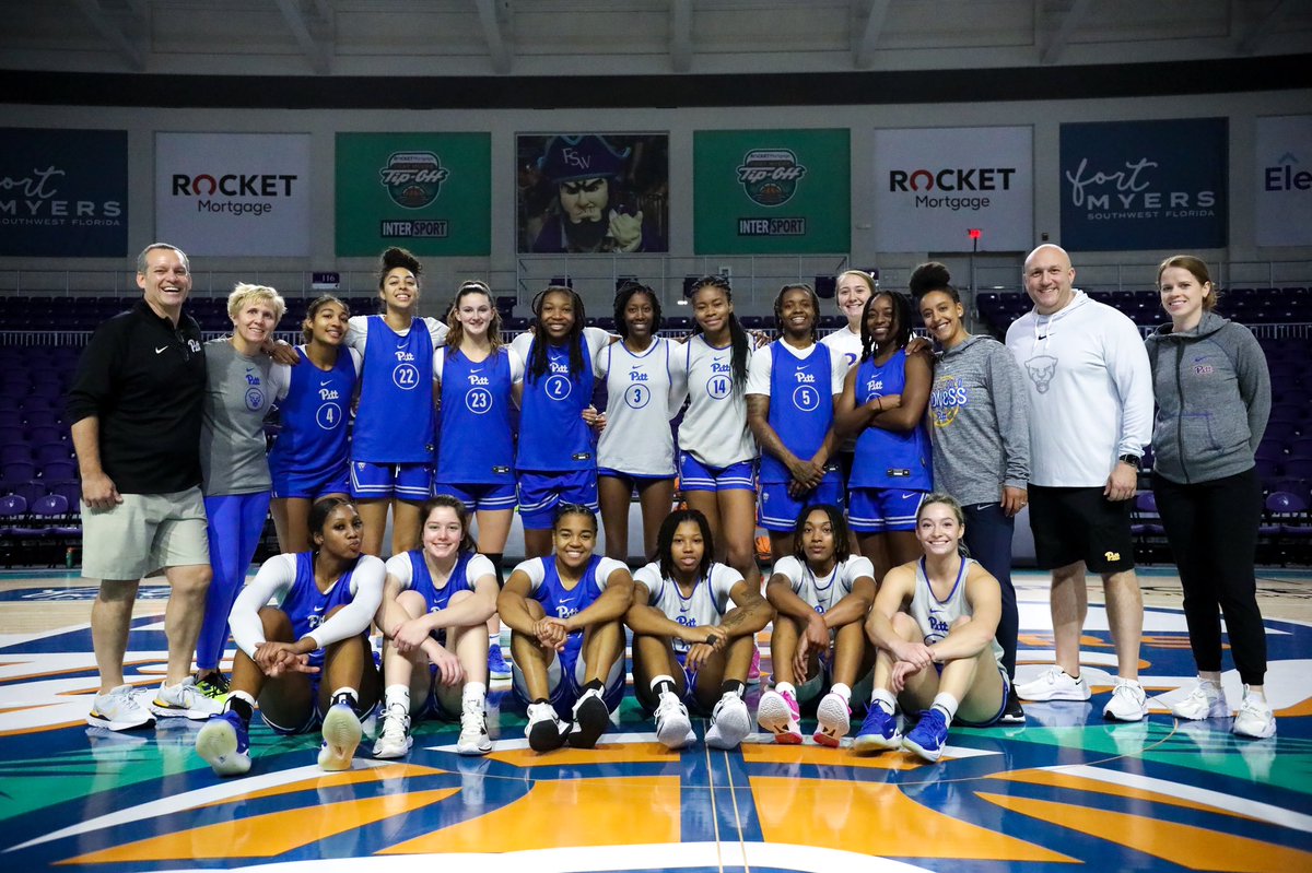 Pitt_WBB's tweet photo. Happy Thanksgiving from our family to yours 💛💙🦃

#H2P https://t.co/Thcbf99z7l