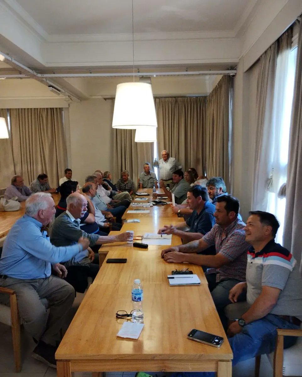 CARBAP_ARG's tweet photo. Reuniones de Comisiones y de Consejo Directivo del mes de #Noviembre en #MarDelPlata.

Esta ciudad es sede de una de nuestras Rurales Fundadoras, la #SociedadRuralMarDelPlata 📍 Gracias por recibirnos 🙌🏻

#EquipoCARBAP #RuralesCARBAP #CARBAPEnMarDelPlata https://t.co/vTh3IDwU76