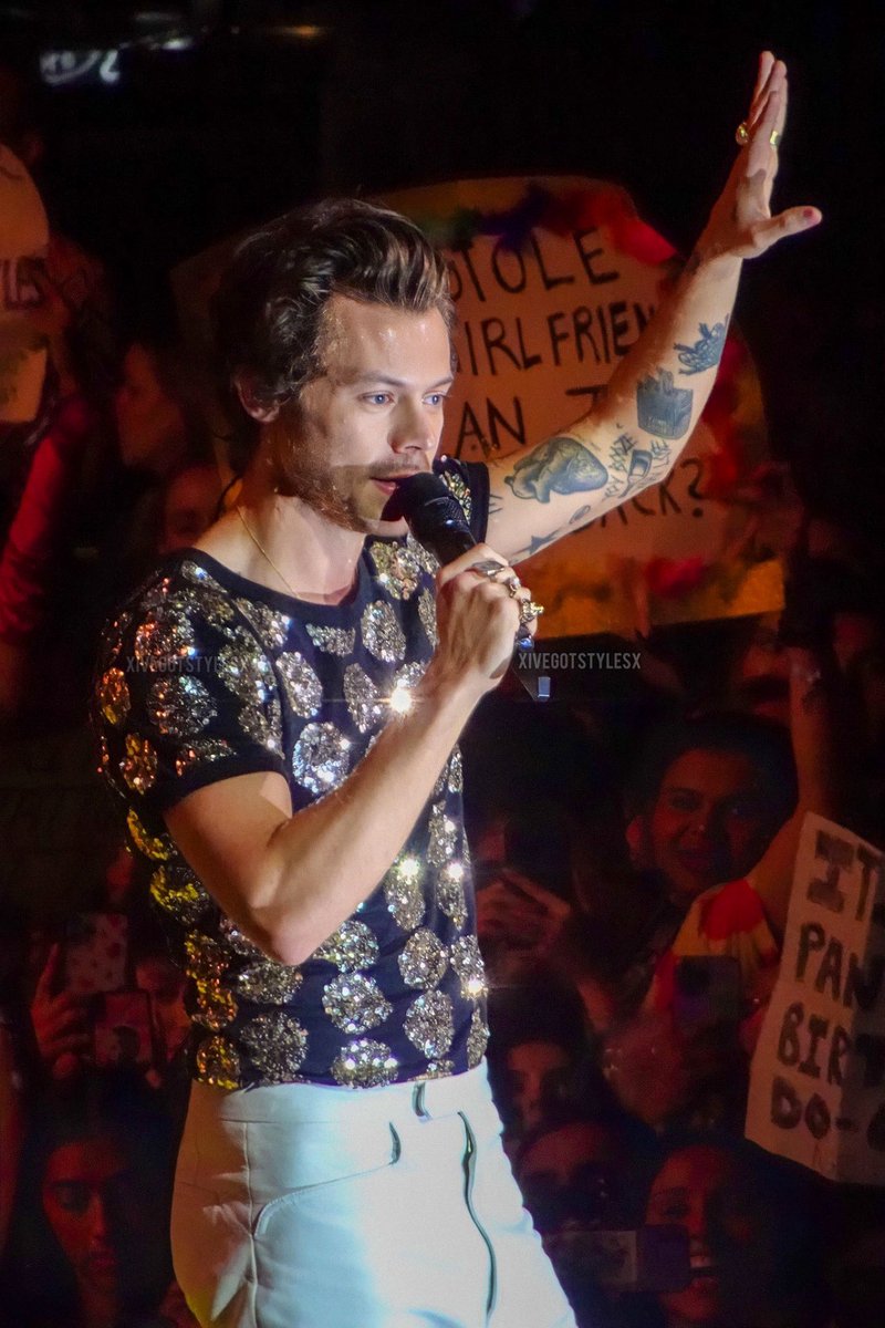 HLDTour's tweet photo. Harry Styles, live from Kia Forum.
#LoveOnTourLA #Residency14
11.14.22

📸: @xivegotstylesx https://t.co/mq5yf6jJrA