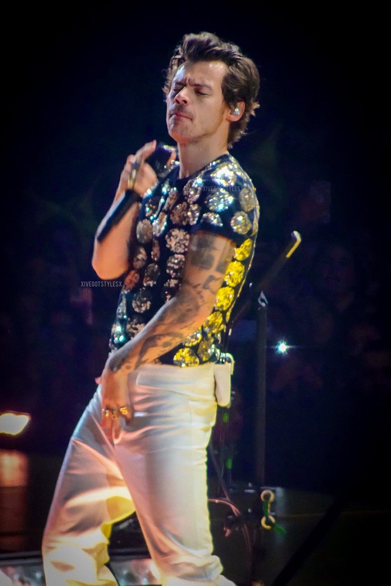 HLDTour's tweet photo. Harry Styles, live from Kia Forum.
#LoveOnTourLA #Residency14
11.14.22

📸: @xivegotstylesx https://t.co/mq5yf6jJrA