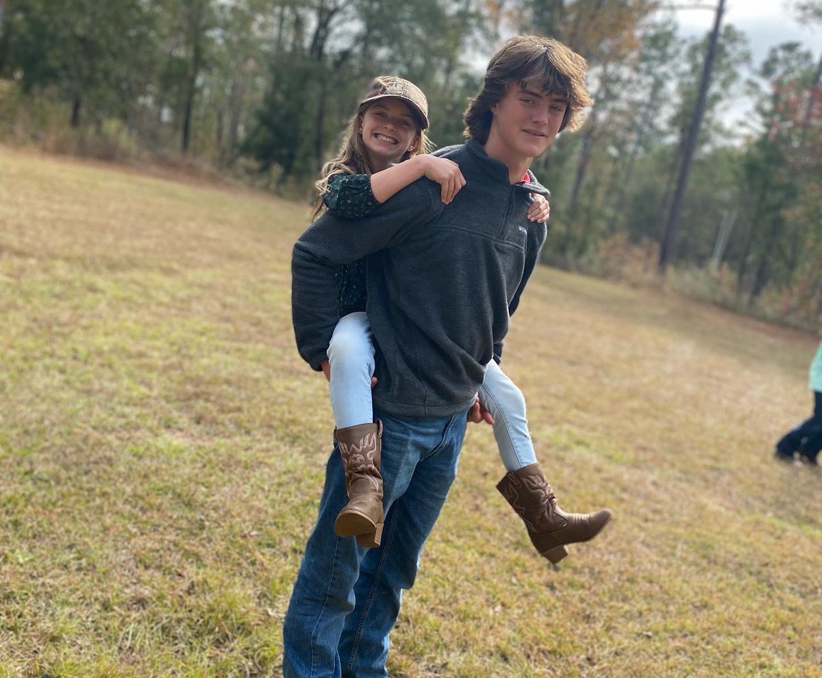 tjfstanford's tweet photo. Happy Thanksgiving from our family farm. I have so much to be thankful for! ๐ฆ๐๐ฝ๏ธ๐ค #ChenubeCreekFarm #SoWeGa #MissingElla https://t.co/m7Q7Jw5BWV