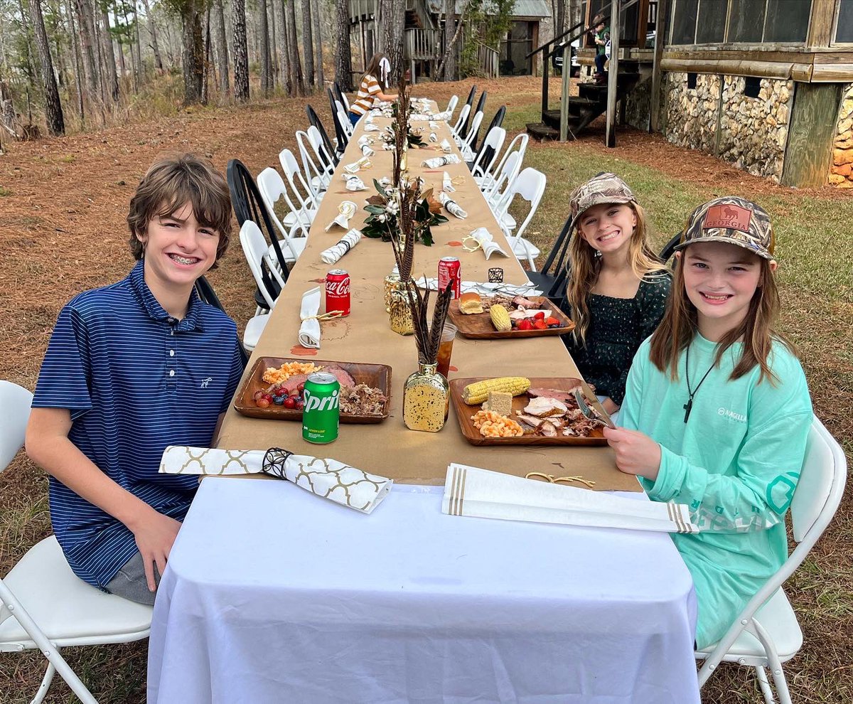 tjfstanford's tweet photo. Happy Thanksgiving from our family farm. I have so much to be thankful for! ๐ฆ๐๐ฝ๏ธ๐ค #ChenubeCreekFarm #SoWeGa #MissingElla https://t.co/m7Q7Jw5BWV