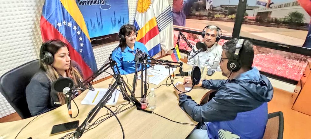 inac_ve's tweet photo. #24Nov || Dir. del @IuacVenezuela junto al Pdte. de #EANSA, participaron en el programa de @RadioAeropuerFM, para conversar sobre el gran evento multimodal, #ExpoTransporte2022, así como también para dar a conocer las bondades de la educación aeronáutica que ofrece el #IUAC. https://t.co/bjecRx6rWS