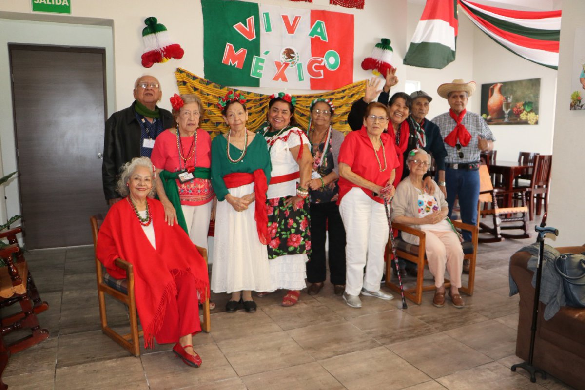 DIFMazatlan's tweet photo. Adultos mayores celebran el 112 Aniversario de la Revolución Mexicana, Casa Diurna #DIFMazatlán https://t.co/zJrlKkZrCy