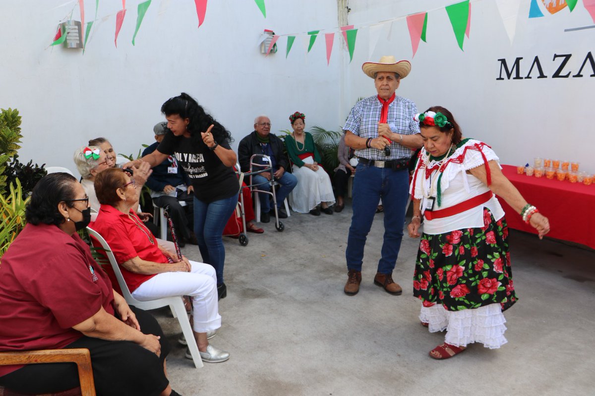 DIFMazatlan's tweet photo. Adultos mayores celebran el 112 Aniversario de la Revolución Mexicana, Casa Diurna #DIFMazatlán https://t.co/zJrlKkZrCy