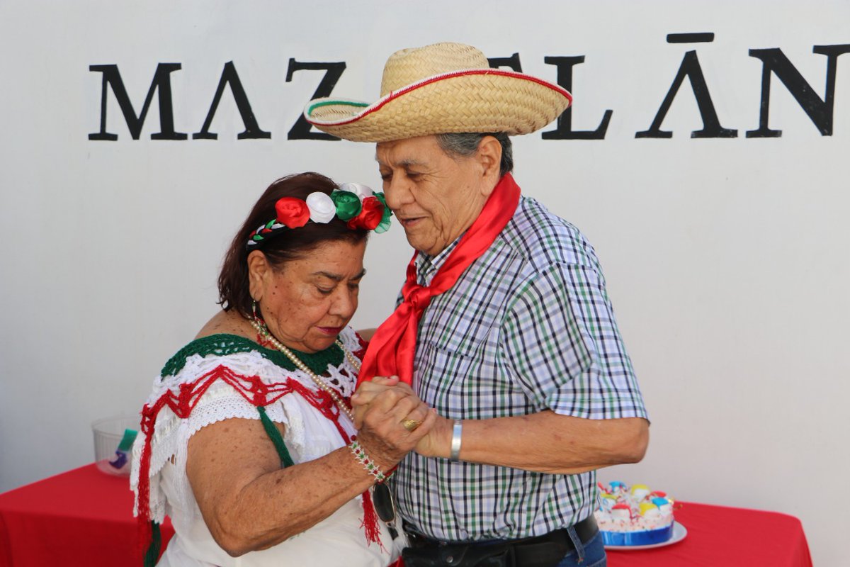 DIFMazatlan's tweet photo. Adultos mayores celebran el 112 Aniversario de la Revolución Mexicana, Casa Diurna #DIFMazatlán https://t.co/zJrlKkZrCy