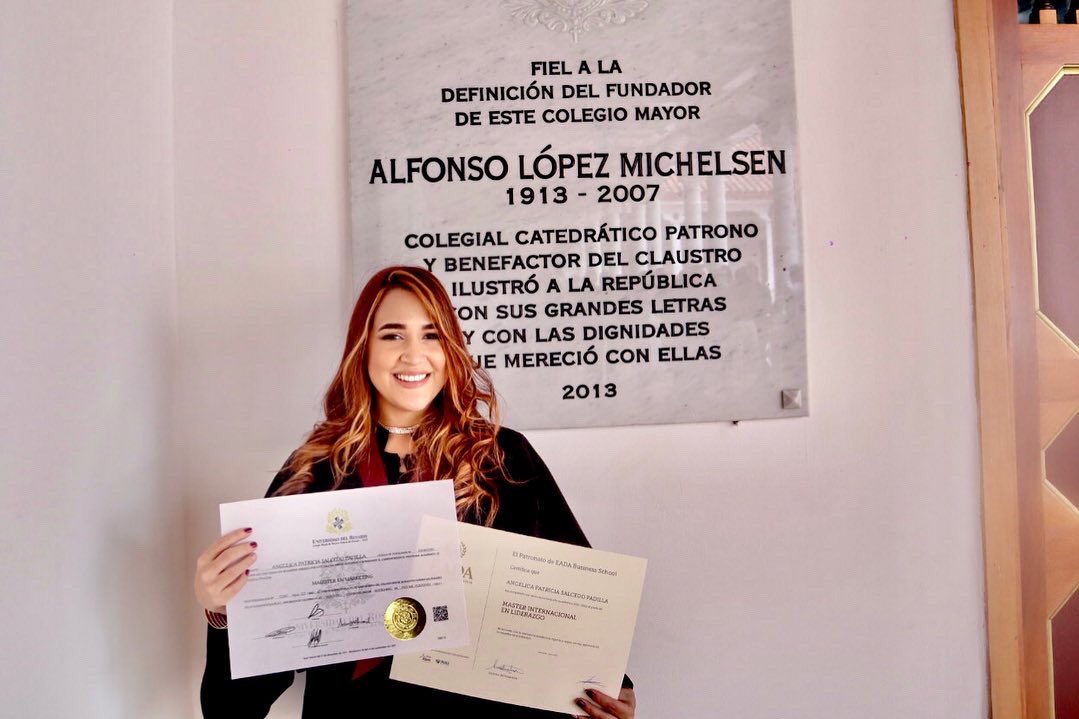 Angiespadi's tweet photo. ¡Me gradué! #porfinmagister y #dobletitulo que no es igual 🤩 gracias a mi team por estar ahí. 💖 https://t.co/0jmHMLvOaJ