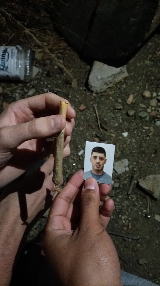 Josemacab11's tweet photo. No sé quién eres, pero nos vamos a hacer un porro con tu cara, gracias🙏 https://t.co/YAdvBOhrj3
