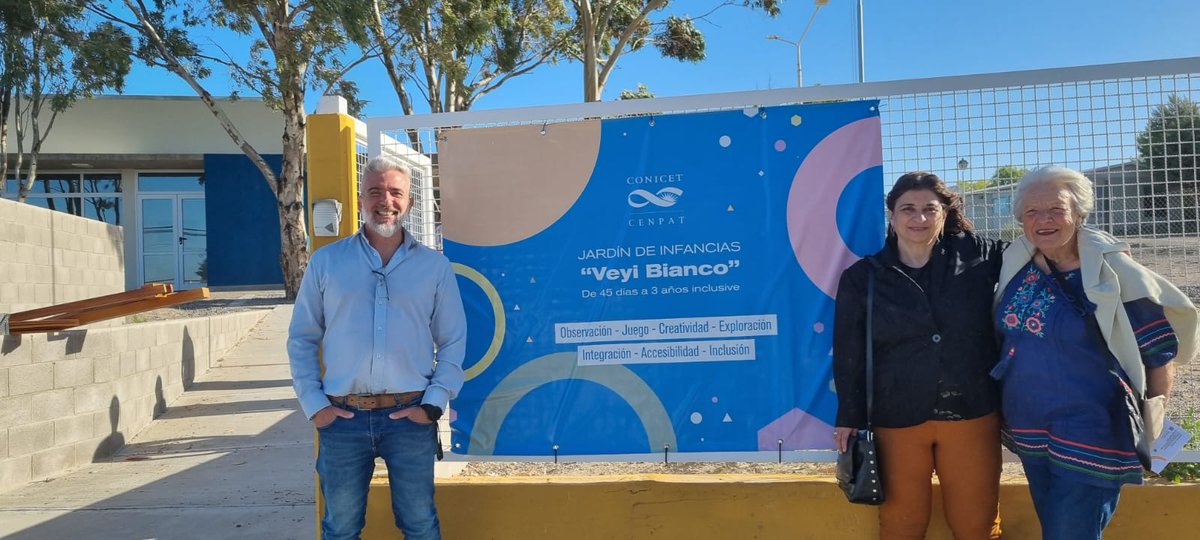 AnaFranchi3's tweet photo. Hoy tuve el placer de conocer y charlar con Veyi Bianco,la reconocida maestra y formadora de escuelas cooperativas inspiradas en pedagogía de Olga Cossettini,quien fue su colega. Mañana en @CONICETCenpat vamos a inaugurar el 1° jardín de infancias de CONICET y llevará su nombre👏 https://t.co/eA3969VncT