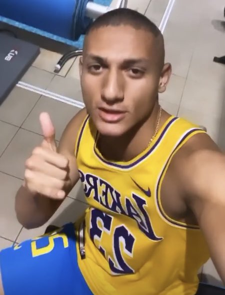 If Richarlison has 1 million fans, I’m one of them

If he has 5 fans, I’m one of them

If he has 1 fan, that one is me

If he has no fans, I don’t exist

If the world is against Richarlison, I’m against the world