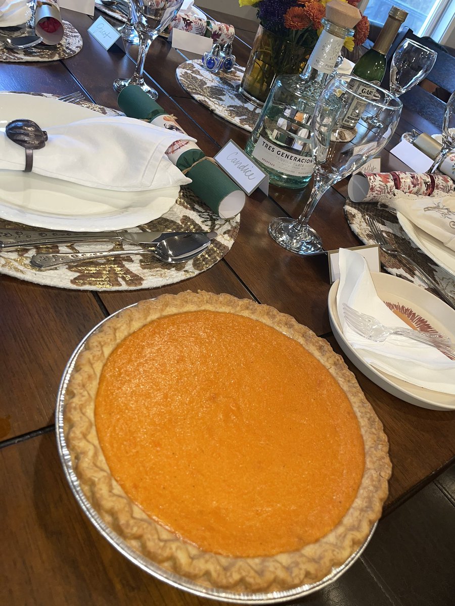 followdislaw47's tweet photo. 1st time on sweet potato pie duty. #fromscratch #chefscotty https://t.co/AQa6lQ7wVm