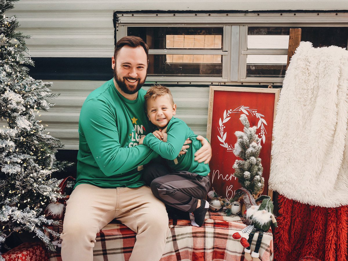 donnybayless's tweet photo. Thanksgiving is over 🦃 Merry Christmas! 🎄 🎅🏻 https://t.co/ljxIGa678l