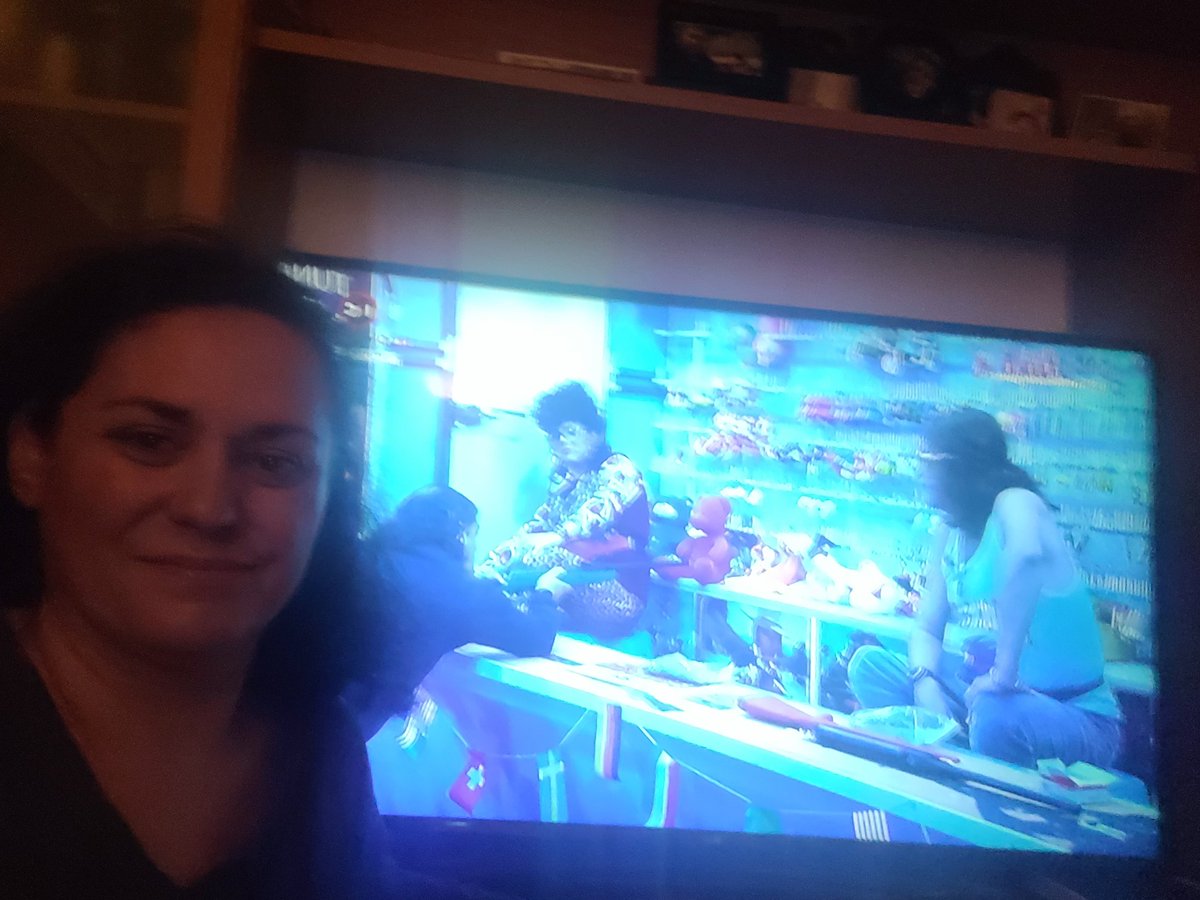 BeaMato's tweet photo. Vendo o #LRSantiRodriguez, como cada xoves. Saúdos dende Madrid, a ver se me mandades a sorte da lotería pa eiquí. https://t.co/qvzIAZ5YgV