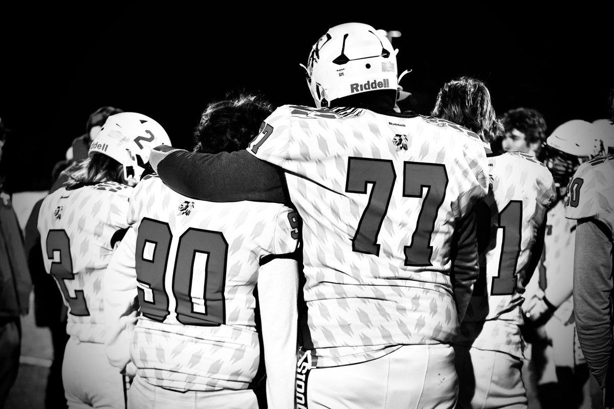 ReneaLauck's tweet photo. Thanks to have been able to capture a great season of a passionate team @IHS_ChiefsFB ♥️ https://t.co/SaAC7qBGhU