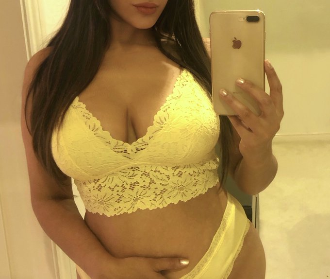 Mirror Mirror on the wall, who's the fairest of them all?🪞 https://t.co/iWhT9nWttB
