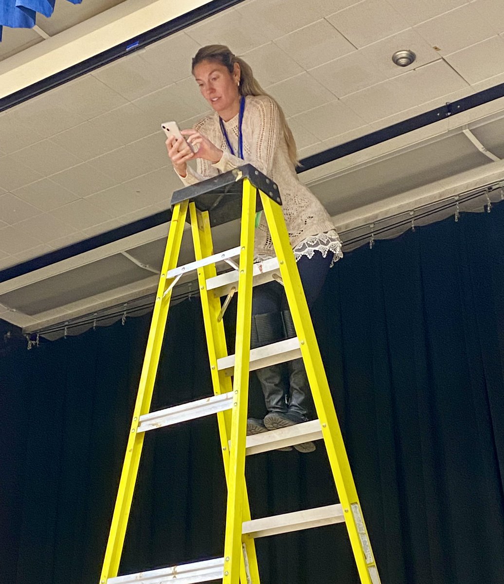 itsmsoria's tweet photo. Caught on camera: Determined VP uses innovative skills &amp; creativity to capture KINDNESS @AssumptionOCSB @tarajohunter1 #AntiBullyingWeek *Safety precautions were taken! https://t.co/yyPKY51e6b