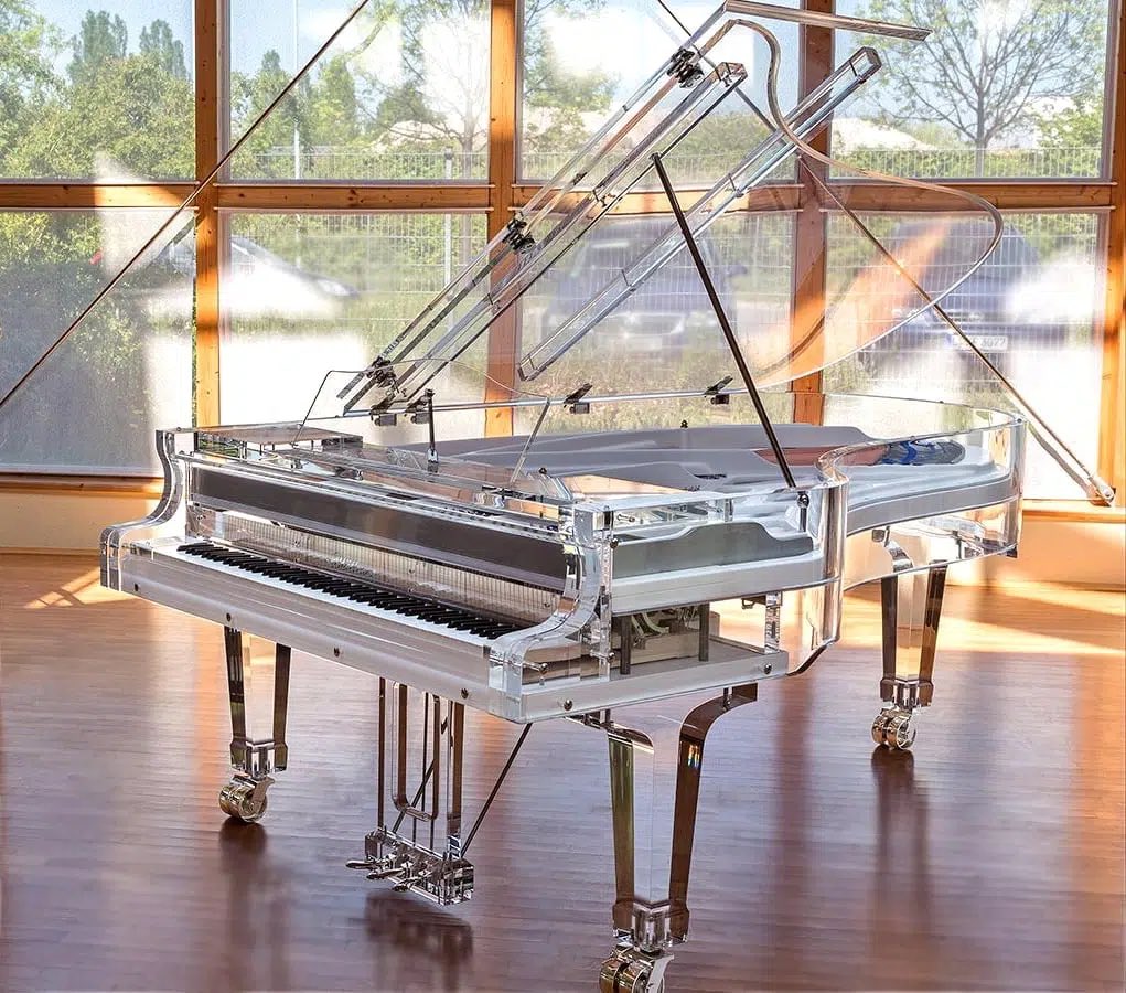TheNorskaPaul's tweet photo. The #Bluthner #LucidiDyllic is the worlds most transparent #piano 😳
It uses EVONIK Plexiglas acrylic & entire body is made of elements that cradle the cast-iron plate, soundboard, Renner action with iron frame that sustains over 27 tons of pressure which is pretty good. https://t.co/ct5AWVX7Sv