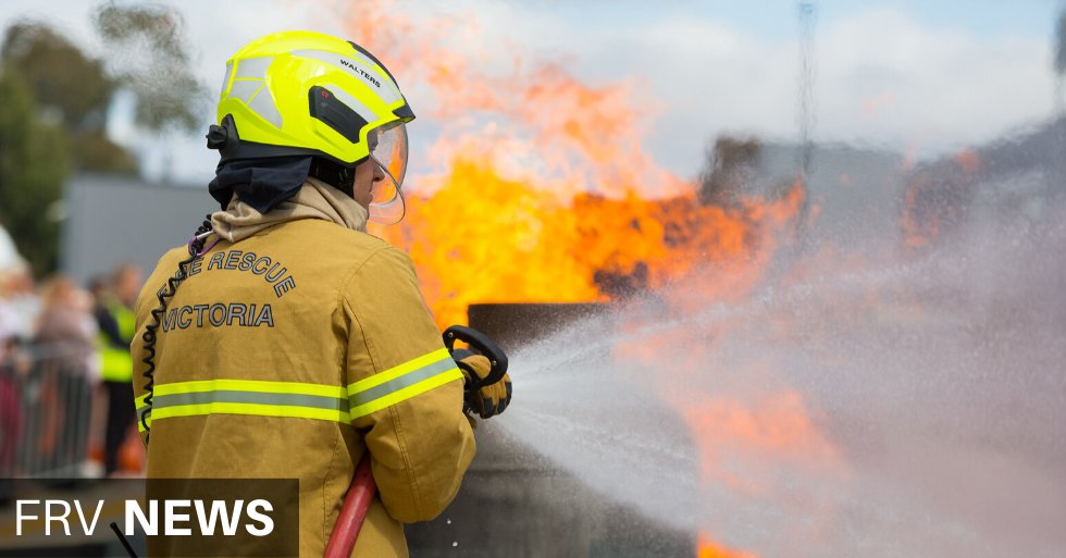 FireRescueVic's tweet photo. MEDIA RELEASE: Firefighters have been called to a house fire in #Braybrook this morning following multiple calls to Triple Zero (000).
READ MORE: https://t.co/cGv6nwVsNZ https://t.co/eTWfLCrtml