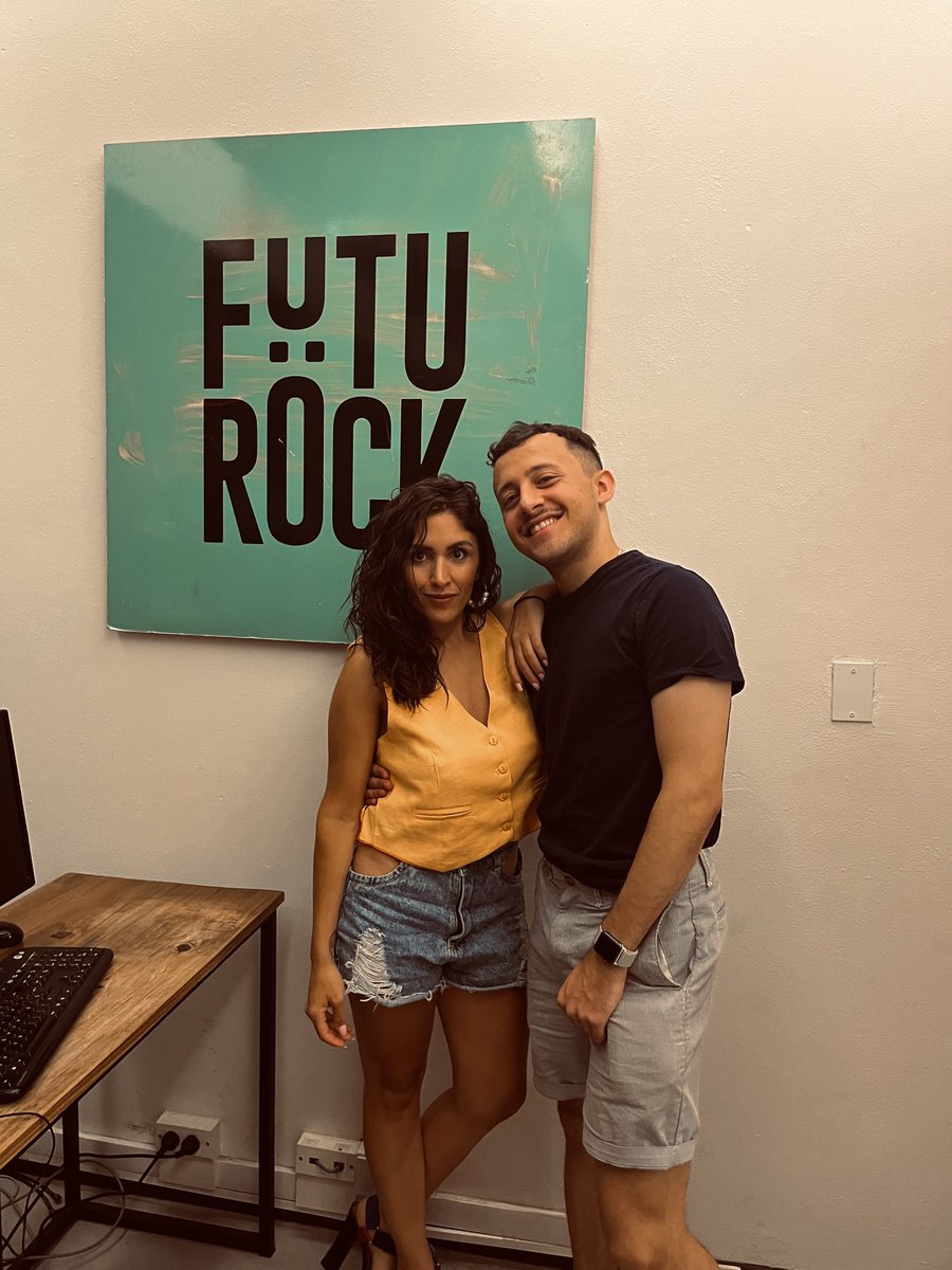 fedeebongiorno's tweet photo. necesito chapear con esto: acabo de conocer a la MISMÍSIMA osito 🧸🤍 @JessOsito 

recién estuvimos por #DespuesDeLaTormenta en  @futurockOk con @matirosu y @mc__ ⚡️ gracias por escucharnos che <3 https://t.co/tK4gM6cMbt